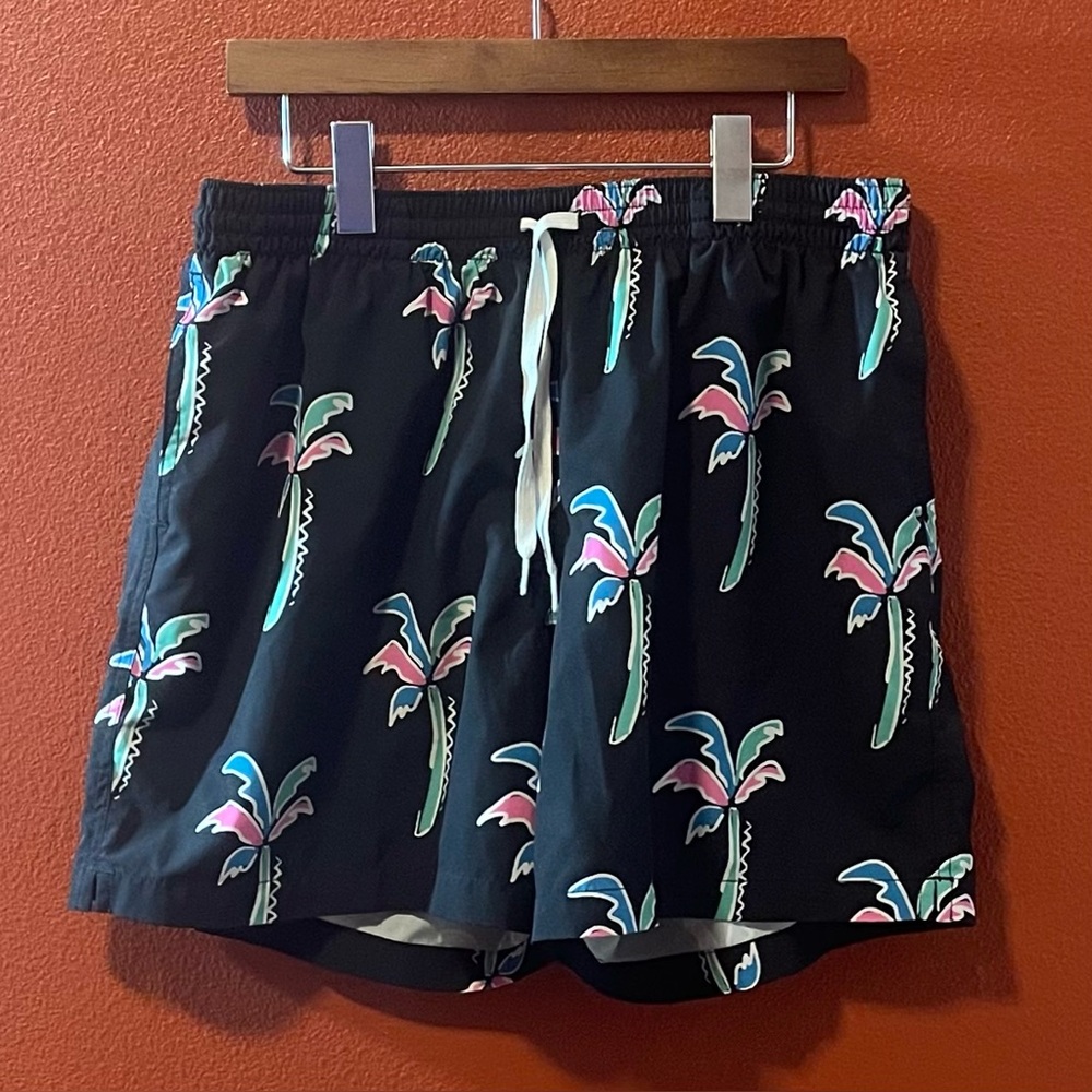 Chubbies Men’s Tropical‎ Palm Tree Lined Drawstring Waist Swim Shorts